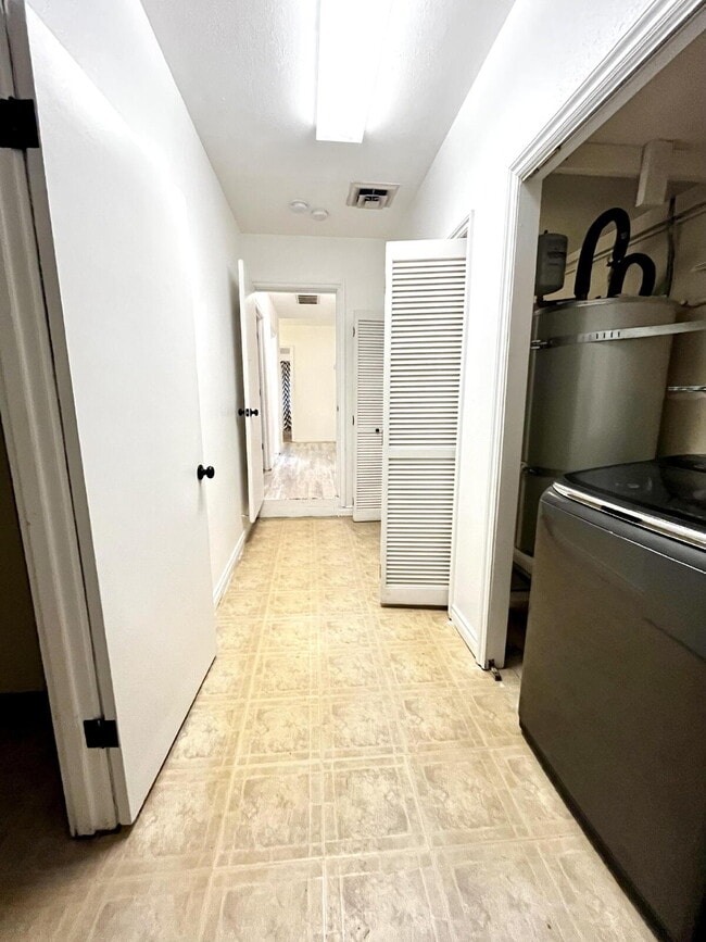 Building Photo - Elegant Puyallup Home with Full 2-Bedroom ...