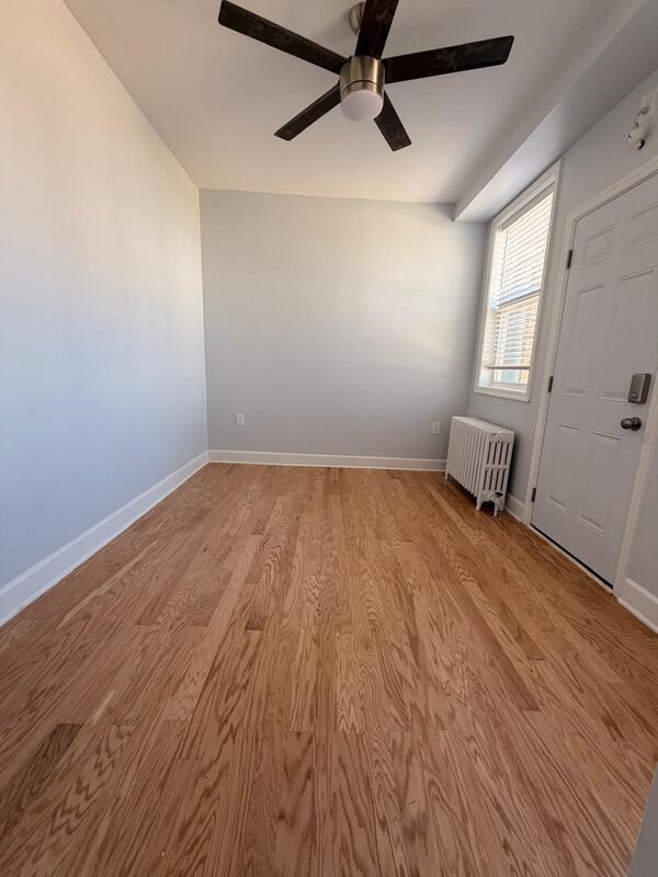 Building Photo - 1228 Raum St NE