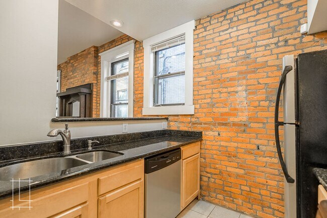 Building Photo - 812-814 Neil Ave