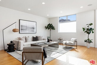 Building Photo - 2307 Oakwood Ave