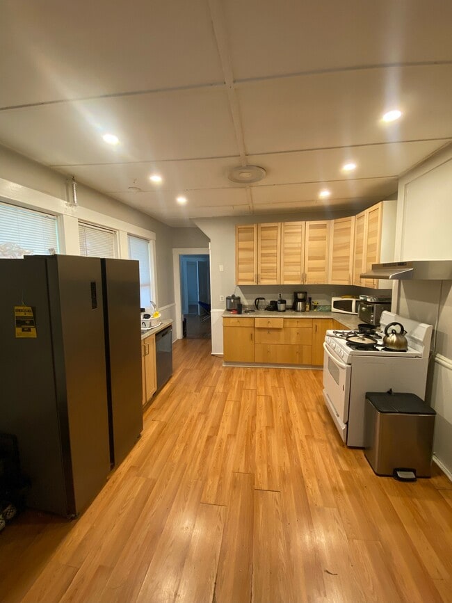 Building Photo - 109 Chestnut St