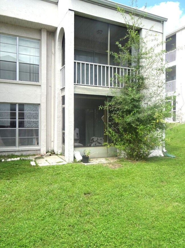 Building Photo - 1/1 condo in the heart of Clearwater