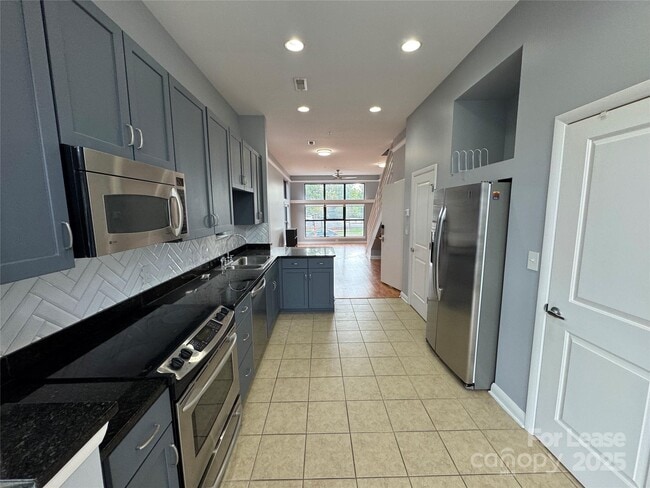 Building Photo - 559 New Bern Station Ct