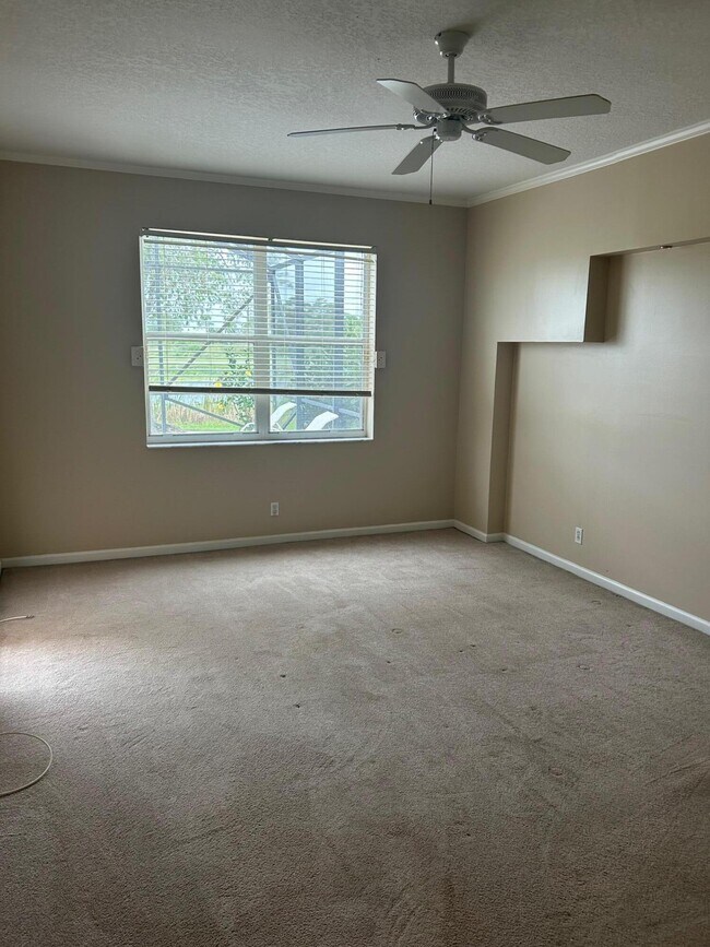 Building Photo - 987 NW Mossy Oak Way