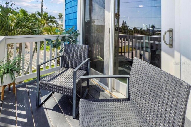Building Photo - 14500 N Bayshore Dr