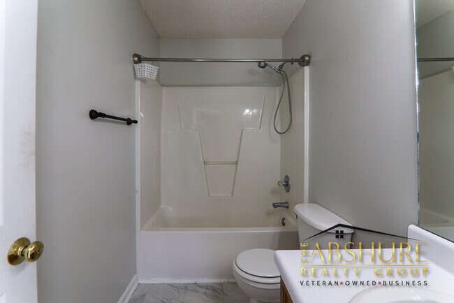 Building Photo - 7604 Lilly Pond Ln