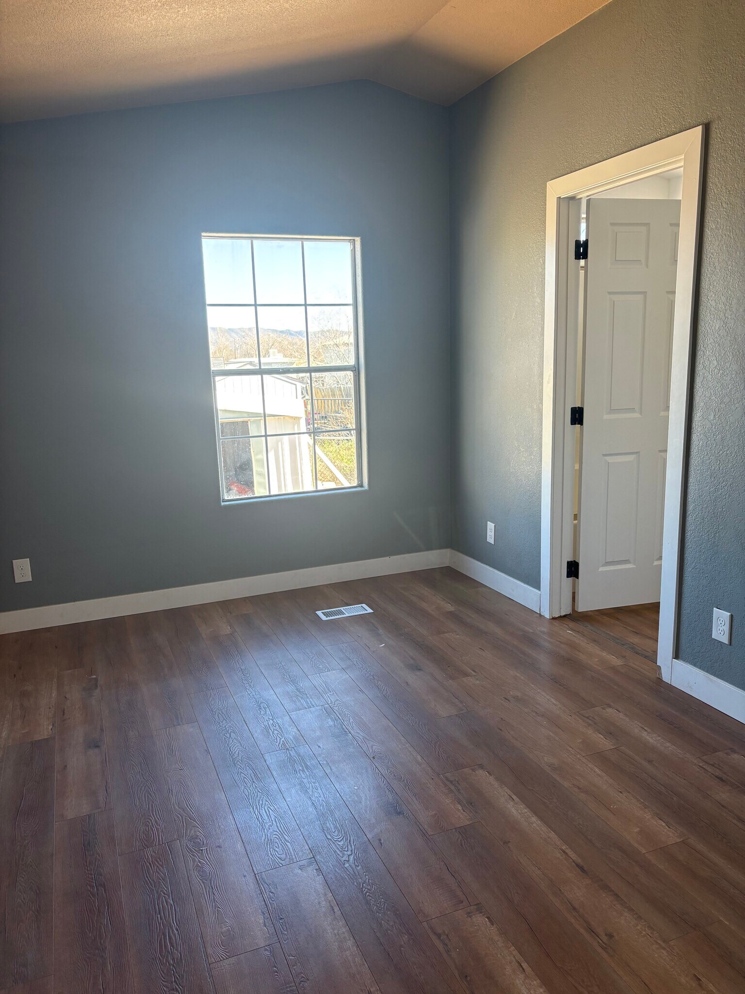 Building Photo - 4321 N Mobile Cir E