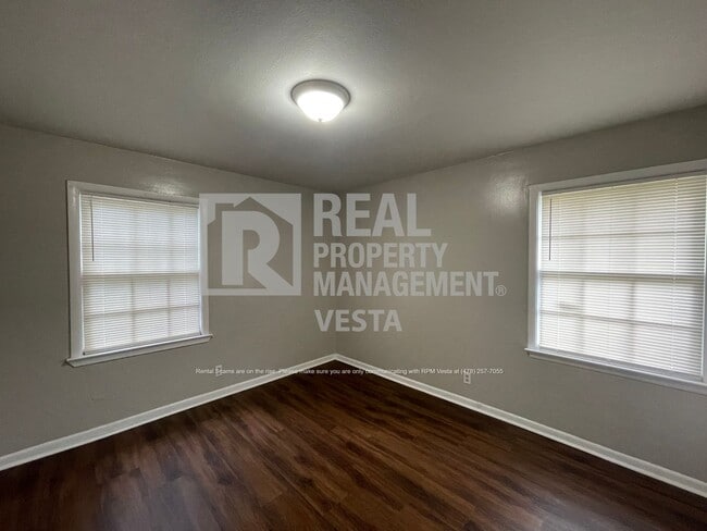 Building Photo - 2410 Dapleton Dr