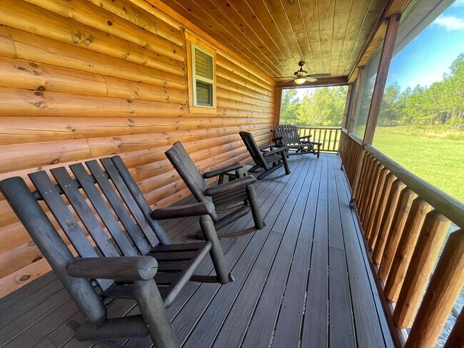 Building Photo - Gorgeous 3-Bedroom Log Cabin with Loft, Large Shop & Stocked Pond – Near Branford, FL