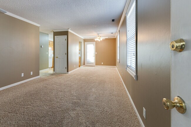 Door opens into living area - 760 Fox Ridge Dr