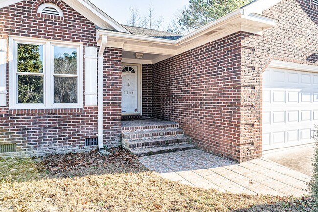 Building Photo - Spacious 3BR on Oversized Fenced Lot | GREAT PRICE!