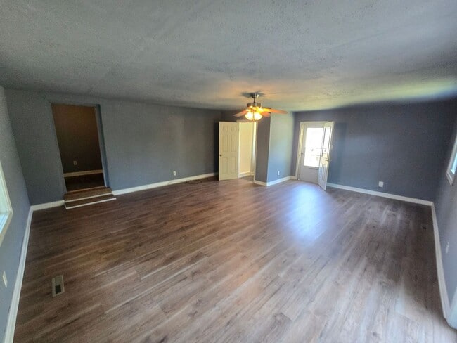 Building Photo - 3 bedroom home in Petersburg