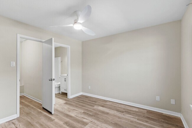 Building Photo - 903-903 Allen St