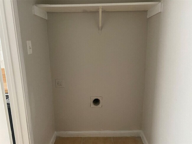 Building Photo - Limestone Dr. Duplex