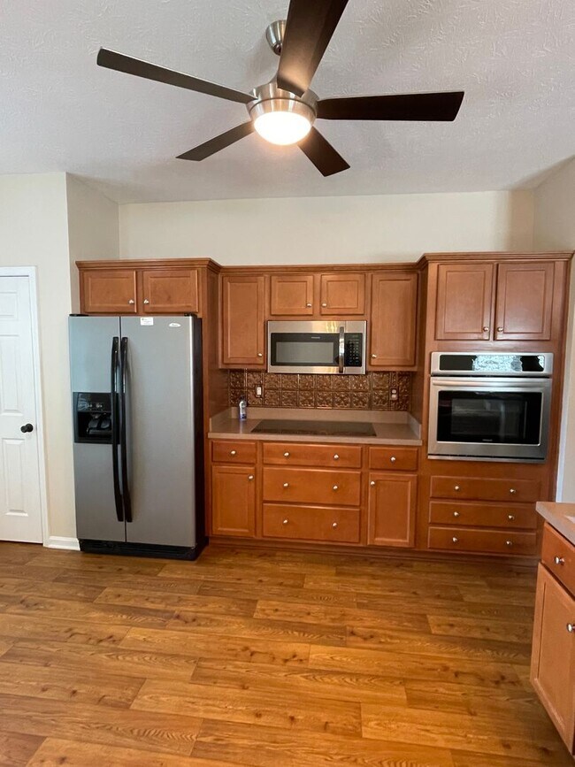 Building Photo - Meticulously Maintained Ranch