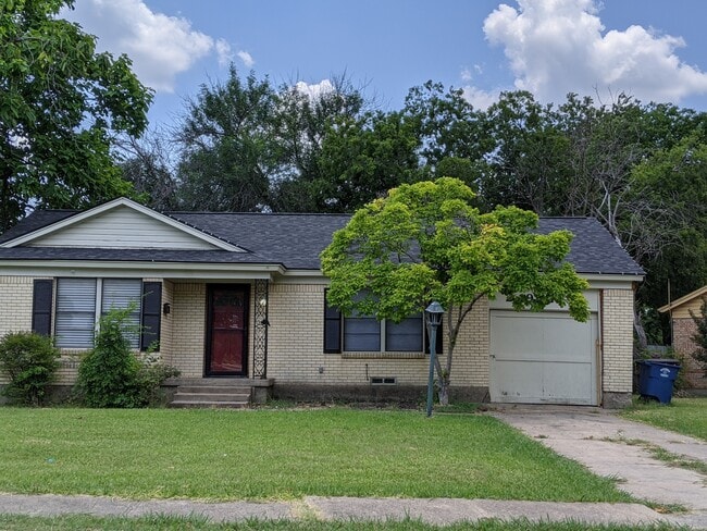 Building Photo - 2926 Larry Dr