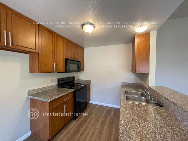 Building Photo - 508 Crested Dr