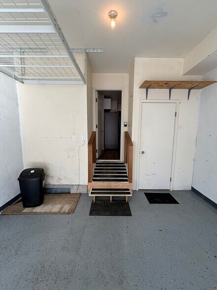 Garage - 405 Franklin St