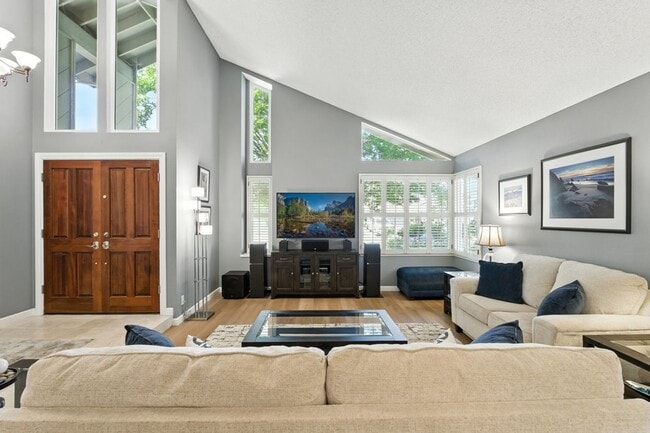 Building Photo - WILLOW GLEN - Beautifully updated with hig...