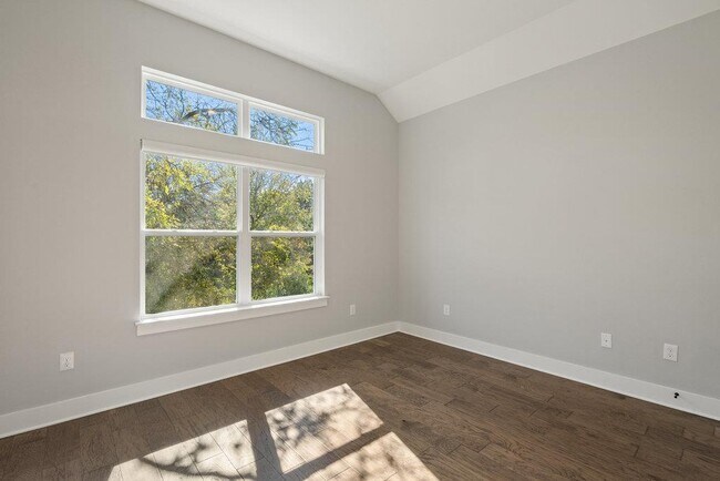 Building Photo - 3018 Sunridge Dr