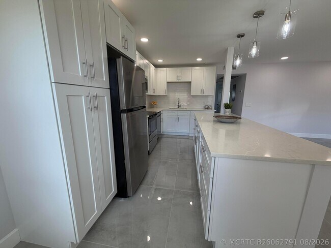 Building Photo - 353 Mansfield Dr