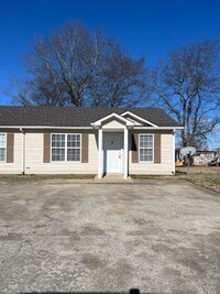 Building Photo - 102 A TENNESSEE AVE OAK GROVE KY 42262