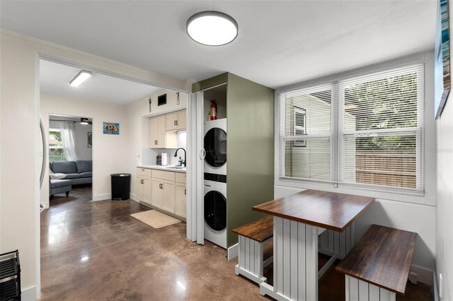 Building Photo - 1805 Springtime Ave