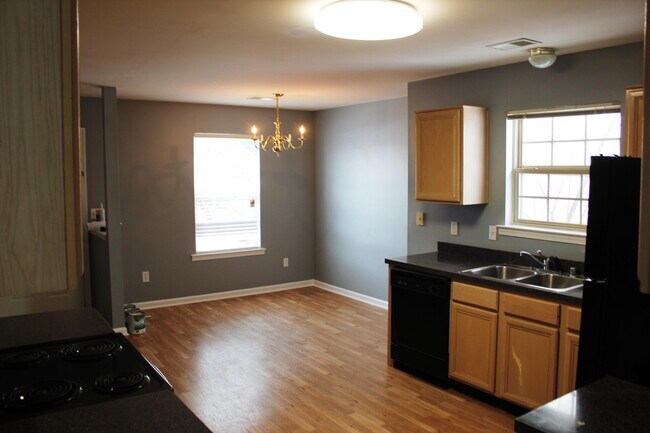 Building Photo - 3688 Laredo Dr