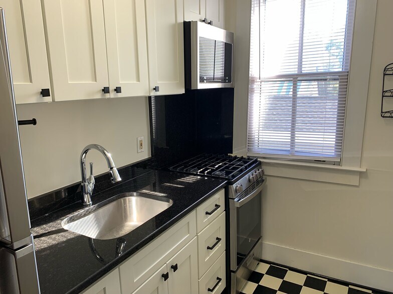 Building Photo - 315 S 5th Ave