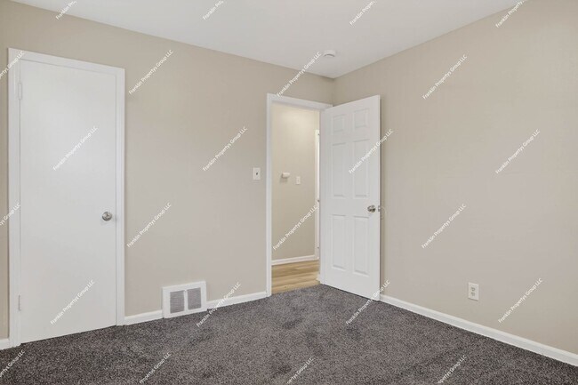 Building Photo - Charming Recently Renovated 3-Bedroom Bungalow in Detroit!