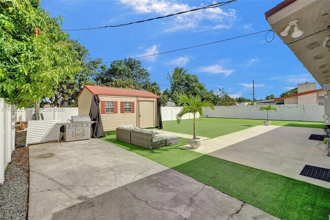 Building Photo - 19625 NW 6th Pl