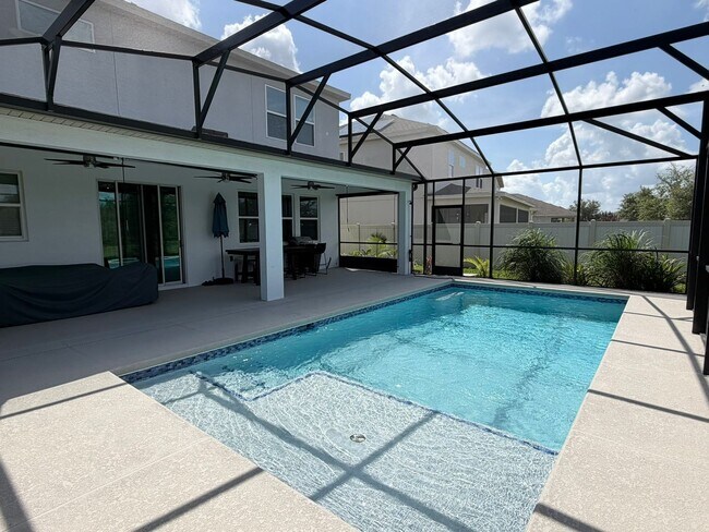 Building Photo - 1659 Chatsworth Cir