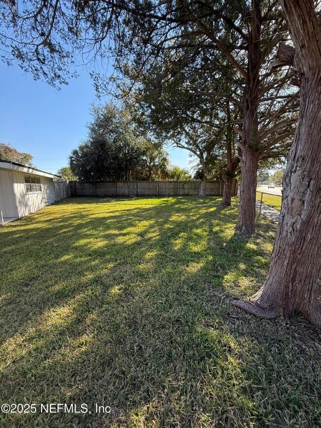 Building Photo - 10914 Indies Dr N