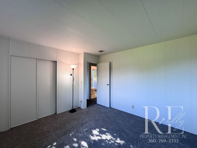 Building Photo - Coastal 3-Bed Home with Stunning Puget Sou...