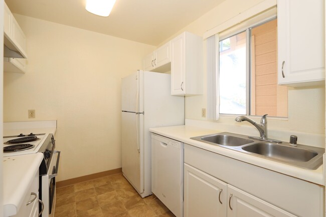 Building Photo - 2/2/2 Westview at Makakilo upstairs unit