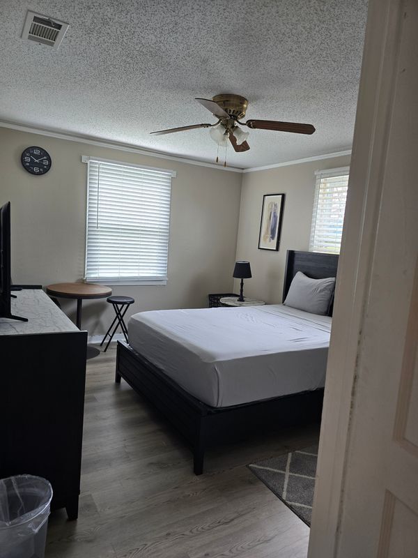 Building Photo - 912 Monticello Ave