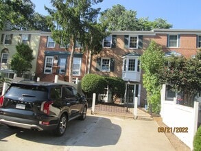 Building Photo - Fantastic Location Dream House.