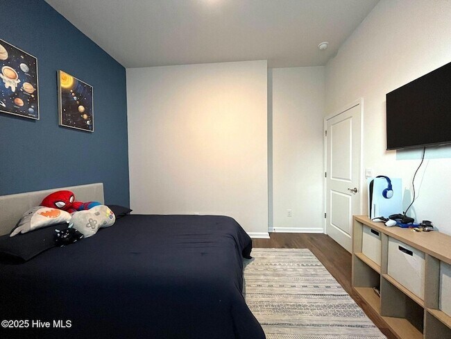 Building Photo - 742 Carnegie court