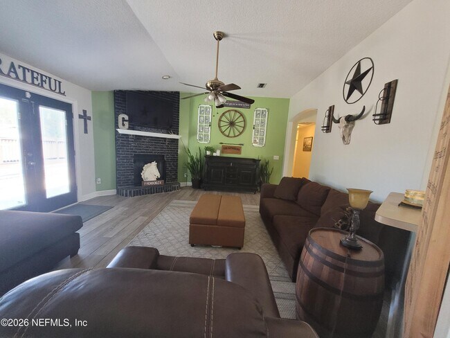 Building Photo - 906 County Rd 217