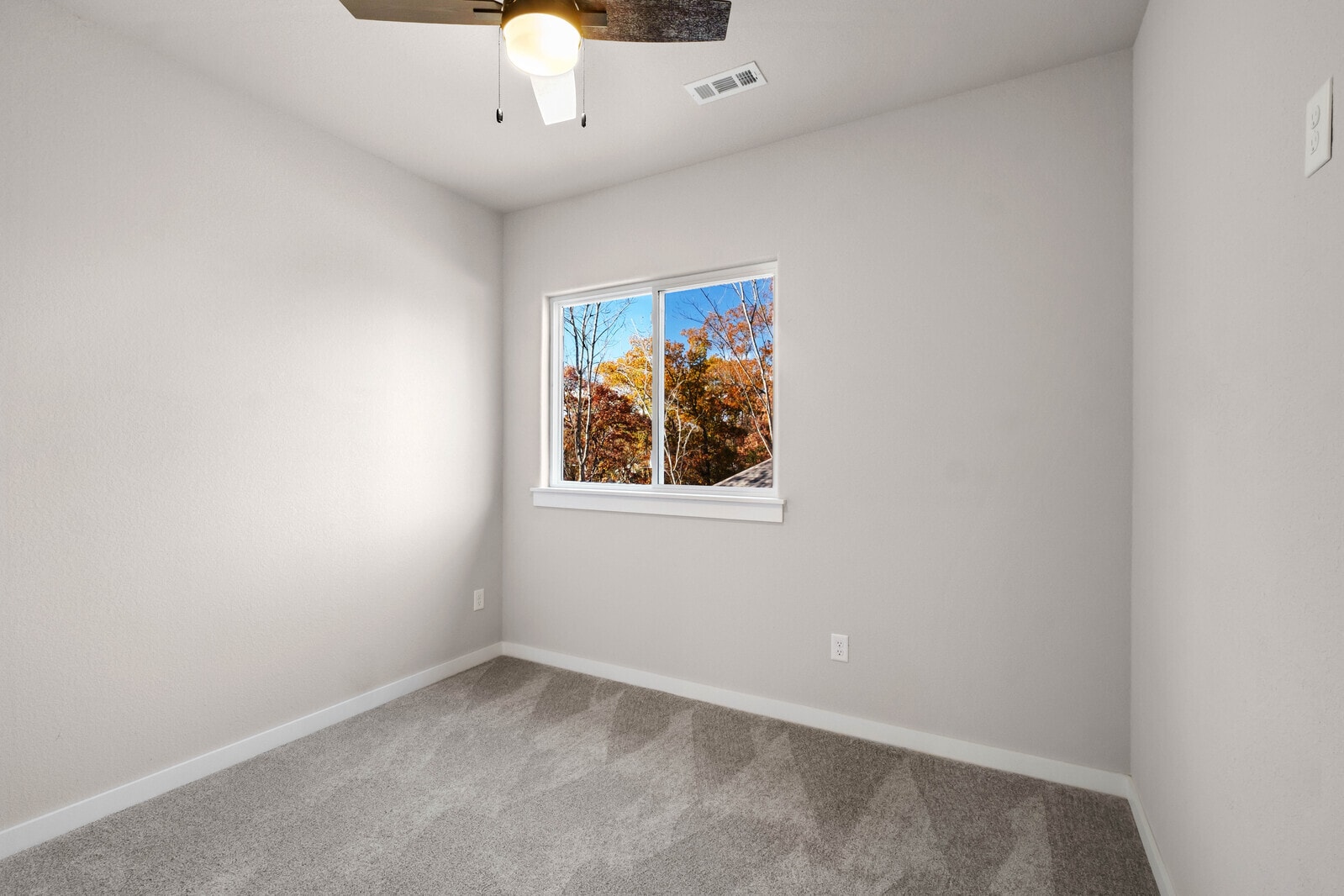 Building Photo - 50 Thaxted Dr