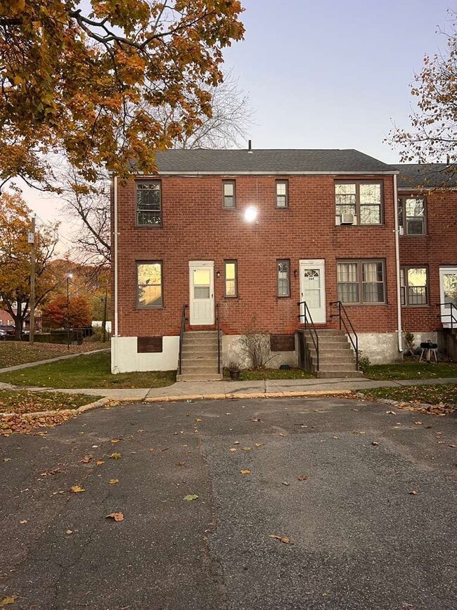 Building Photo - 271 Pennsylvania Ave