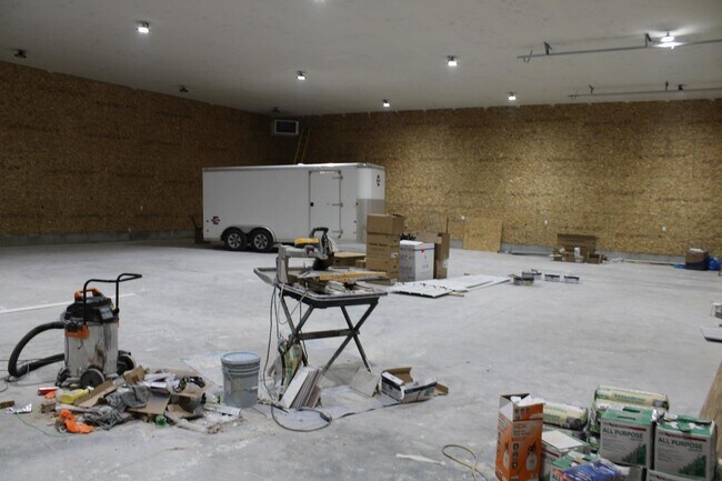 Building Photo - 61A W 465 N