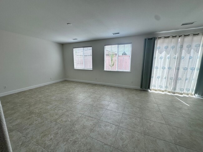 Building Photo - 10735 Ridgebrook Dr