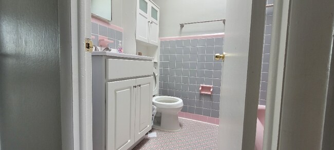 Building Photo - 4094 Balwynne Park Rd