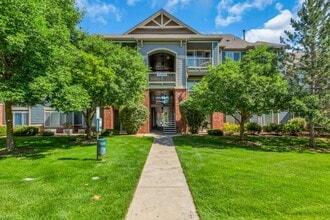 Building Photo - Stylish Longmont Condo with Vaulted Ceilings and Modern Upgrades