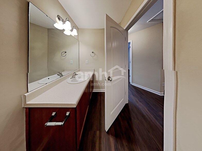 Building Photo - 405 Birch Run Dr