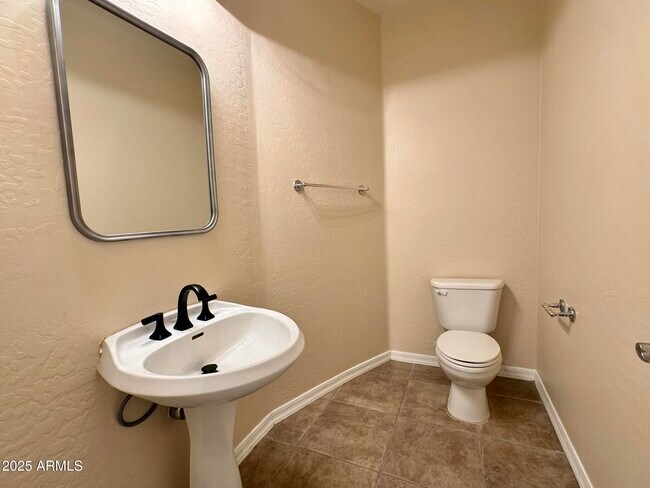 Building Photo - 2671 S Dragoon Dr