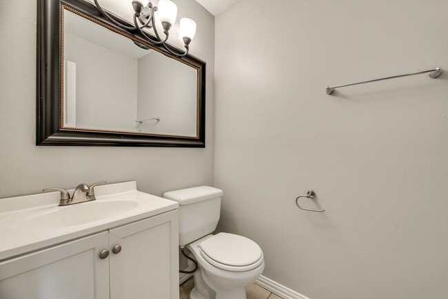 Building Photo - 4/2/2 in well established neighborhood