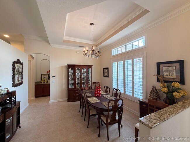 Building Photo - 403 NW Lyndhurst Ct