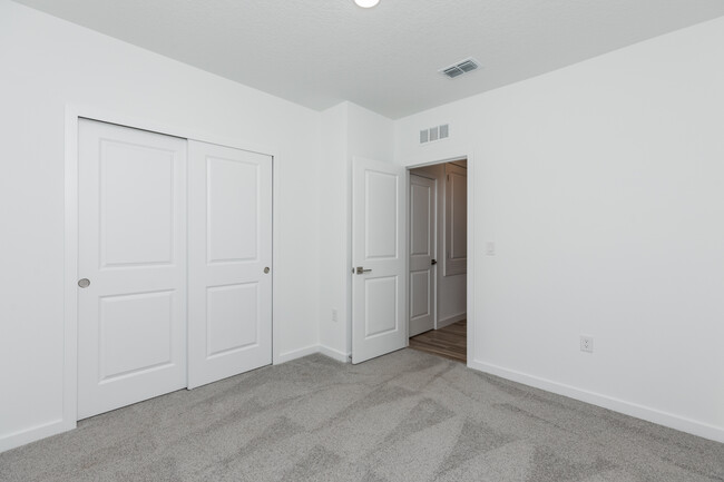 Building Photo - 10 Fairchild Ln